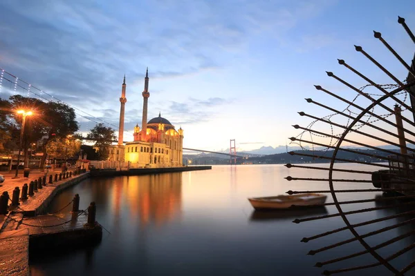 Ortakoy Moschee Auch Bekannt Als Buyuk Mecidiye Camii Besiktas Istanbul — Stockfoto