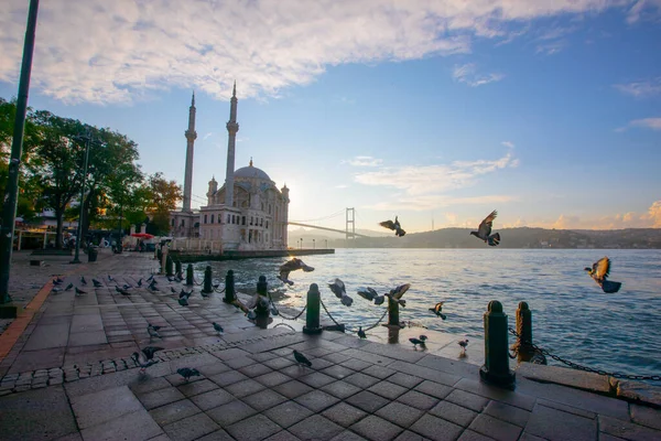 Ortakoidmoskeen Også Kjent Som Buyuk Mecidiye Camii Besiktas Istanbul Tyrkia – stockfoto