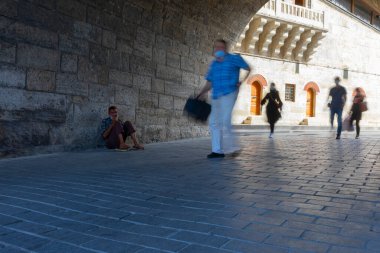 Yeni cami sultanı konağı, halk ve şehir halkı uzun pozlama tekniği ile fotoğraflandı.