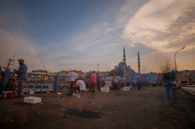 İstanbul 'un Eminn bölgesinde yer alan tarihi yeni cami, uzun pozlama tekniğiyle fotoğraflandı..