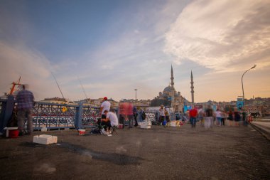İstanbul 'un Eminn bölgesinde yer alan tarihi yeni cami, uzun pozlama tekniğiyle fotoğraflandı..