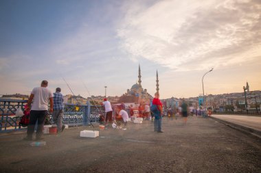 İstanbul 'un Eminn bölgesinde yer alan tarihi yeni cami, uzun pozlama tekniğiyle fotoğraflandı..