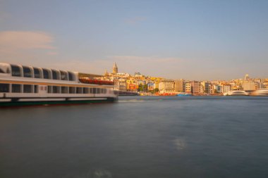 İstanbul 'un Eminn bölgesindeki tarihi feribotlar uzun pozlama tekniğiyle fotoğraflandı..