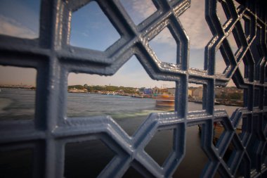 İstanbul 'un Eminn bölgesindeki tarihi feribotlar uzun pozlama tekniğiyle fotoğraflandı..