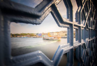 İstanbul 'un Eminn bölgesindeki tarihi feribotlar uzun pozlama tekniğiyle fotoğraflandı..