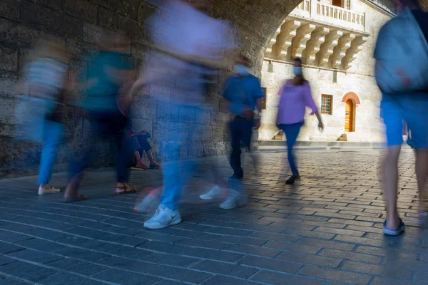 Yeni cami sultanı konağı, halk ve şehir halkı uzun pozlama tekniği ile fotoğraflandı.