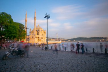 Ortakoy Camii ve Boğaz Köprüsü (15 Temmuz Şehitler Köprüsü)