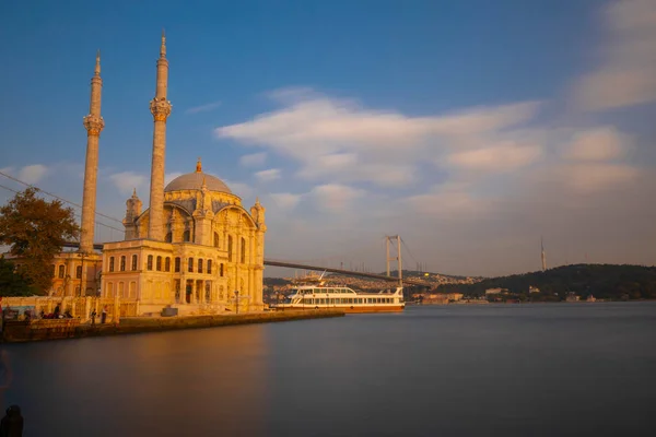Ortakoy Mosque Bosphorus Bridge 15Th July Martyrs Bridge — Stock Photo, Image