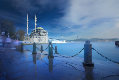 Boğaz Köprüsü ve Ortakoy Camii 