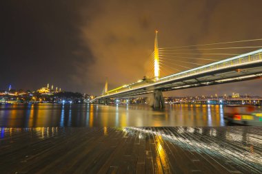 Azapkap 'ı (Beyolu) ve Unkapan' ı (Fatih) birbirine bağlayan Hali Metro Köprüsü görüntüsü)