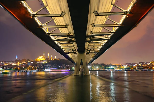 Azapkap Beyolu とUnkapan Fath を結ぶHali Metro Bridgeの眺め Halic Metro Bridge — ストック写真