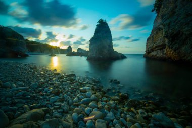 Akakese Sahili, İstanbul 'un il ilçesinden yaklaşık 17 km uzaklıktadır. Bir kıyı köyü olarak bilinen Akakese köyü hafta sonu İstanbullular tarafından takdir ediliyor..