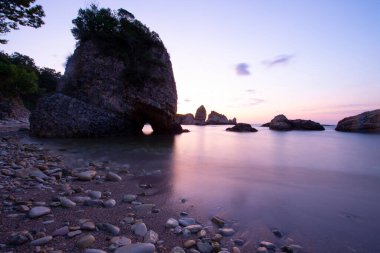 Akakese Sahili, İstanbul 'un il ilçesinden yaklaşık 17 km uzaklıktadır. Bir kıyı köyü olarak bilinen Akakese köyü hafta sonu İstanbullular tarafından takdir ediliyor..