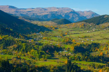 Sonbaharda Duzce 'deki yaylada Chaletler
