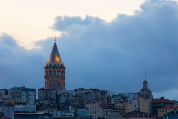 Stanbul Daki Galata Kulesi Nin Akşam Görüntüsü Gökyüzü Manzaralı Altın — Stok fotoğraf