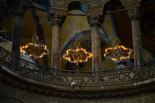 Sultanahmet 'teki Ayasofya Camii. Ayasofya 537 yılında inşa edildi..