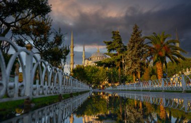Akşam Saatlerinde Sultanahmet Camii, İstanbul, Türkiye