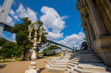 Boğazın kıyısındaki Beylerbeyi Sarayı - İstanbul, Türkiye