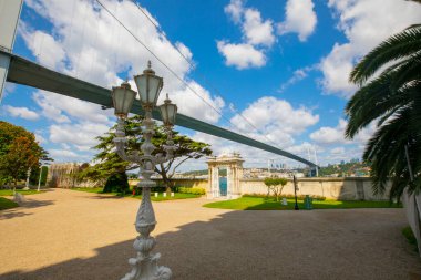 Boğazın kıyısındaki Beylerbeyi Sarayı - İstanbul, Türkiye