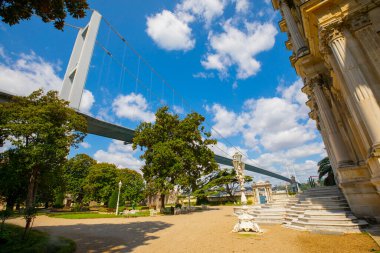 Boğazın kıyısındaki Beylerbeyi Sarayı - İstanbul, Türkiye