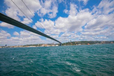 Boğazın kıyısındaki Beylerbeyi Sarayı - İstanbul, Türkiye