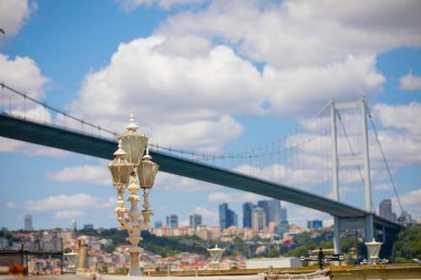 Boğazın kıyısındaki Beylerbeyi Sarayı - İstanbul, Türkiye