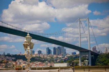 Boğazın kıyısındaki Beylerbeyi Sarayı - İstanbul, Türkiye