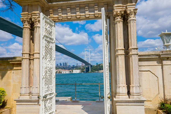 Palacio Beylerbeyi Orillas Del Estrecho Del Bósforo Estambul Turquía — Foto de Stock