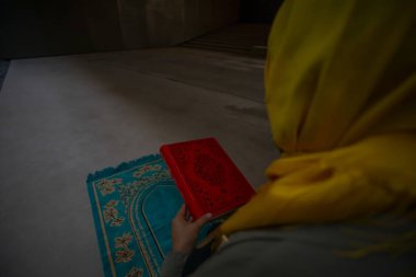 Ünlü Sancaklar Camii Camii 'nin iç manzarası.,