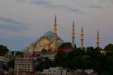 İstanbul Galata Köprüsü manzaralı.