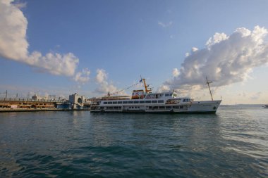 İstanbul Galata Köprüsü manzaralı.