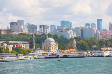 İstanbul Galata Köprüsü manzaralı.
