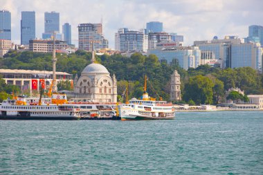 İstanbul Galata Köprüsü manzaralı.