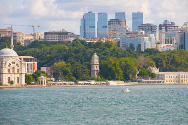 İstanbul Galata Köprüsü manzaralı.