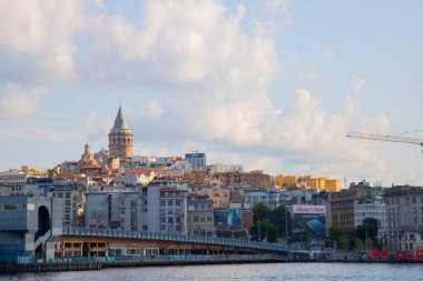 İstanbul Galata Köprüsü manzaralı.