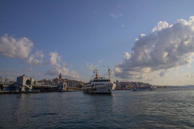 İstanbul Galata Köprüsü manzaralı.