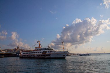 İstanbul Galata Köprüsü manzaralı.