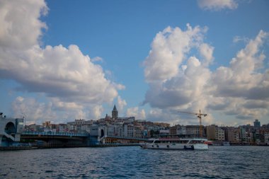 İstanbul Galata Köprüsü manzaralı.