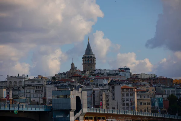 ガラタ橋を見下ろすイスタンブールの景色 — ストック写真