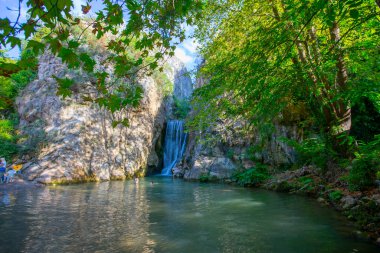 Bursa, Türkiye 'de yer alan Yarhisar Şelalesi önemli bir turizm bölgesi.