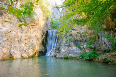 Bursa, Türkiye 'de yer alan Yarhisar Şelalesi önemli bir turizm bölgesi.