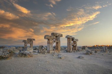 Usak 'ın Ulubey bölgesinde Blaundus harabeleri var. Roma İmparatorluğu 'nun kalıntıları. Helenistik dönemde inşa edilmiş bir şehir. Binlerce yıllık Blaundus antik kenti