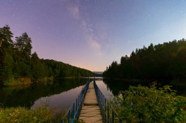 Gece Bozcaarmut göleti, Bilecik, Yldz ve galaksilerin fotoğrafları çekildi.