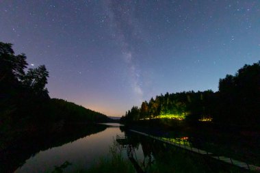 Gece Bozcaarmut göleti, Bilecik, Yldz ve galaksilerin fotoğrafları çekildi.