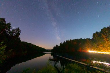 Gece Bozcaarmut göleti, Bilecik, Yldz ve galaksilerin fotoğrafları çekildi.