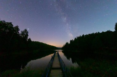 Gece Bozcaarmut göleti, Bilecik, Yldz ve galaksilerin fotoğrafları çekildi.