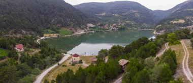 Cubuk Gölü Yel değirmenleri, hava manzarası, Goynuk - Bolu - Türkiye