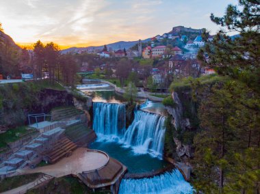 Bosna-Hersek 'in tarihi Jajce kasabası, muhteşem Pliva şelalesiyle ünlü