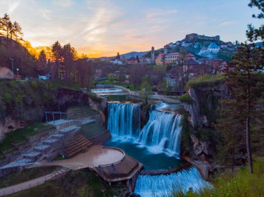 Bosna-Hersek 'in tarihi Jajce kasabası, muhteşem Pliva şelalesiyle ünlü