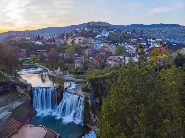 Bosna-Hersek 'in tarihi Jajce kasabası, muhteşem Pliva şelalesiyle ünlü